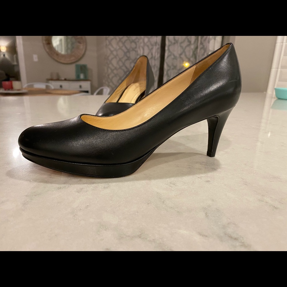 Cole Haan Black leather pumps w/ Nike Air- Size 8